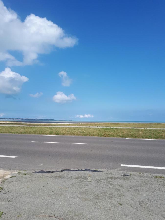 Rose By The Sea - Beach Front Sea Views Hirel 외부 사진